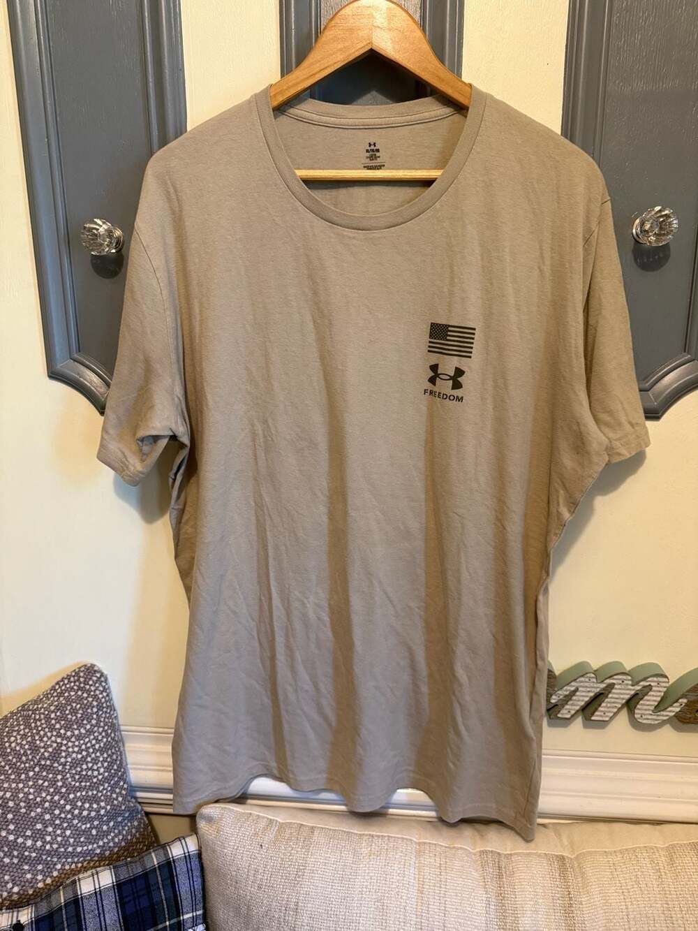 Under Armour Freedom Flag T-Shirt XL Desert Sand Loose Fit